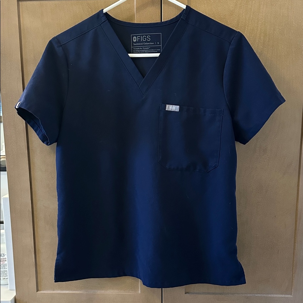Figs Catarina one pocket V-Neck Scrub Top navy blue